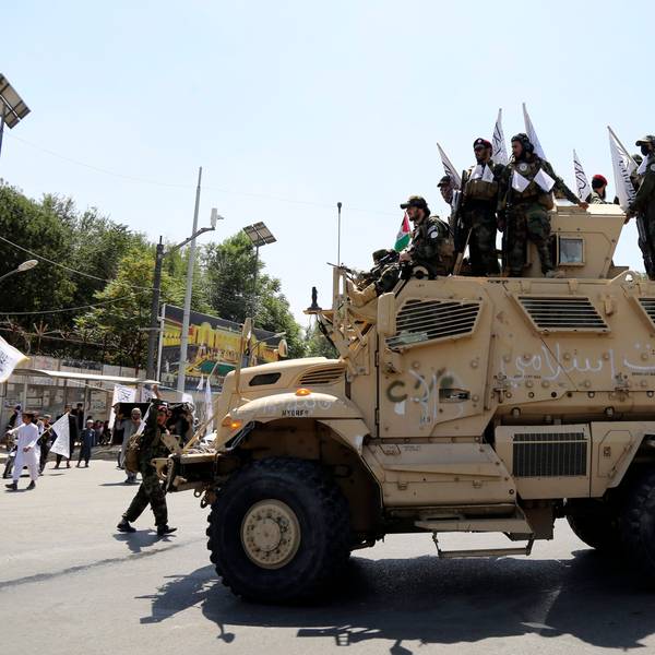 Taliban-Kämpfer feiern den dritten Jahrestag des Abzugs der US-geführten Truppen aus Afghanistan. (Archivbild)