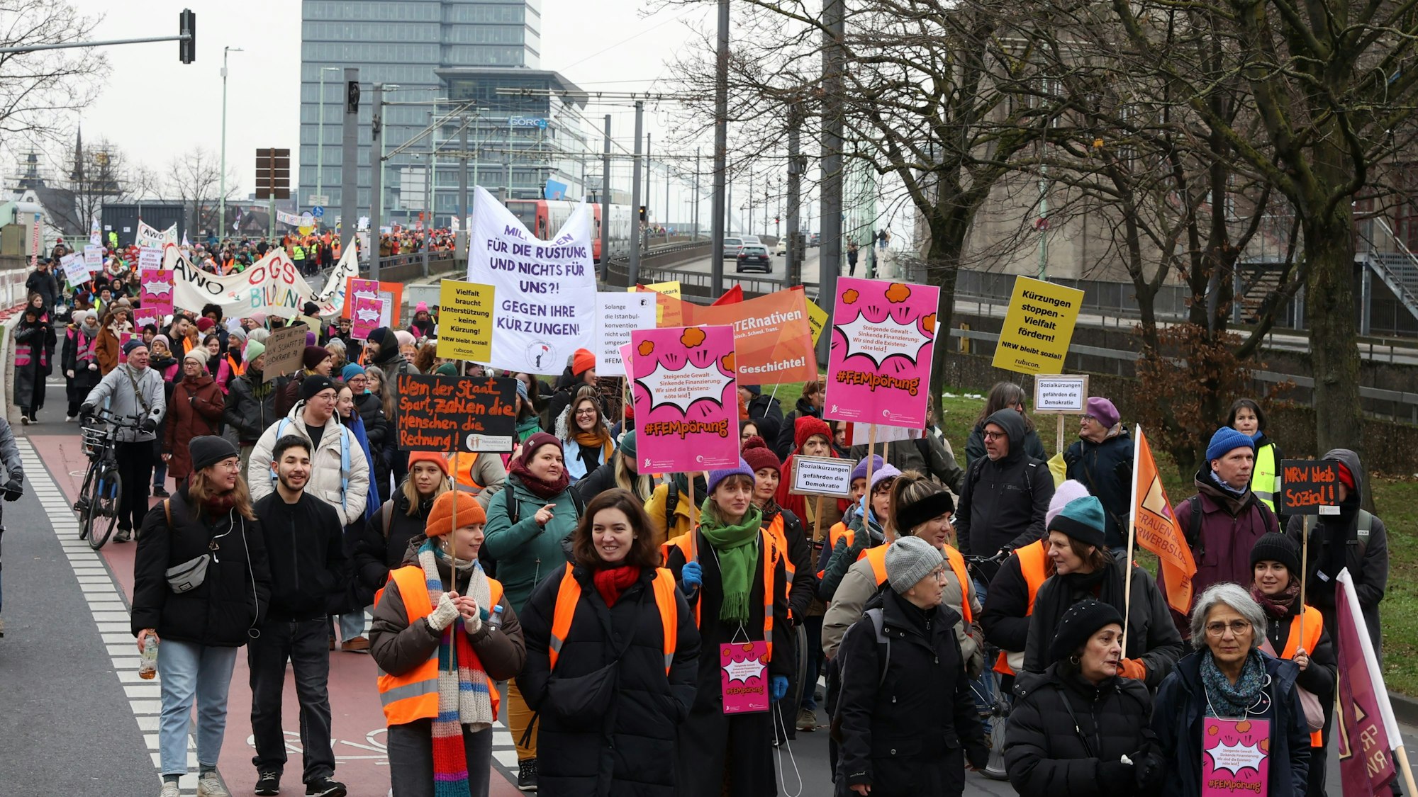 Großdemonstration auf der Deutzer Brücke
