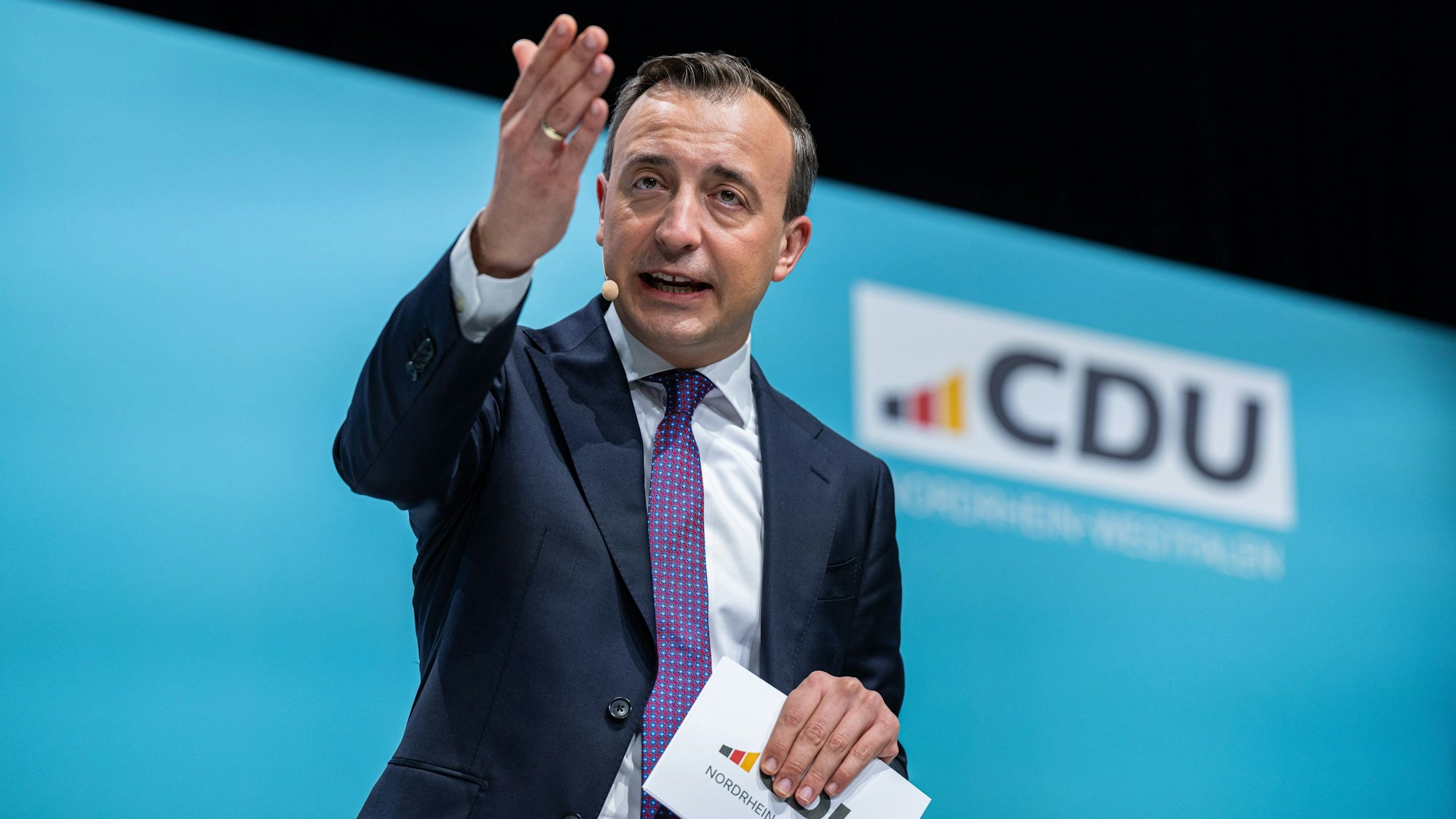 Paul Ziemiak (CDU), Bundestagsabgeordneter und Generalsekretär der CDU Nordrhein-Westfalen, spricht auf dem 46. Landesparteitag der CDU Nordrhein-Westfalen.