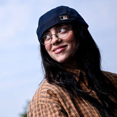 Die US-amerikanische Sängerin Billie Eilish lächelt bei ihrem Berlinbesuch.