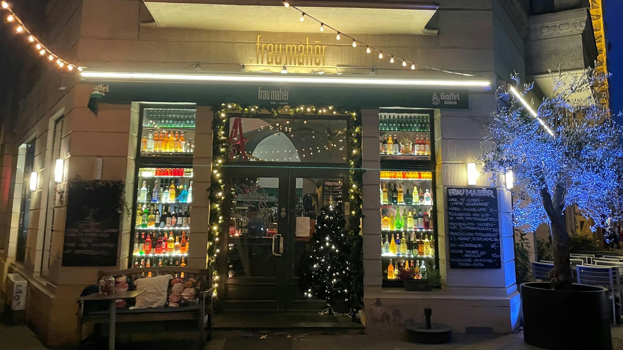 Weihnachtsbeleuchtung bei Frau Mahér in Köln.