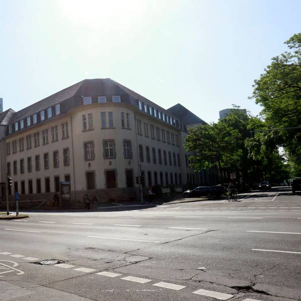 Außenansicht der ehemaligen Oberfinanzdirektion und Generalzolldirektion an der Riehler Straße