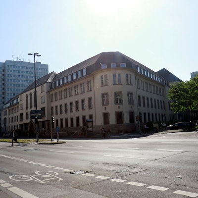 Außenansicht der ehemaligen Oberfinanzdirektion und Generalzolldirektion an der Riehler Straße