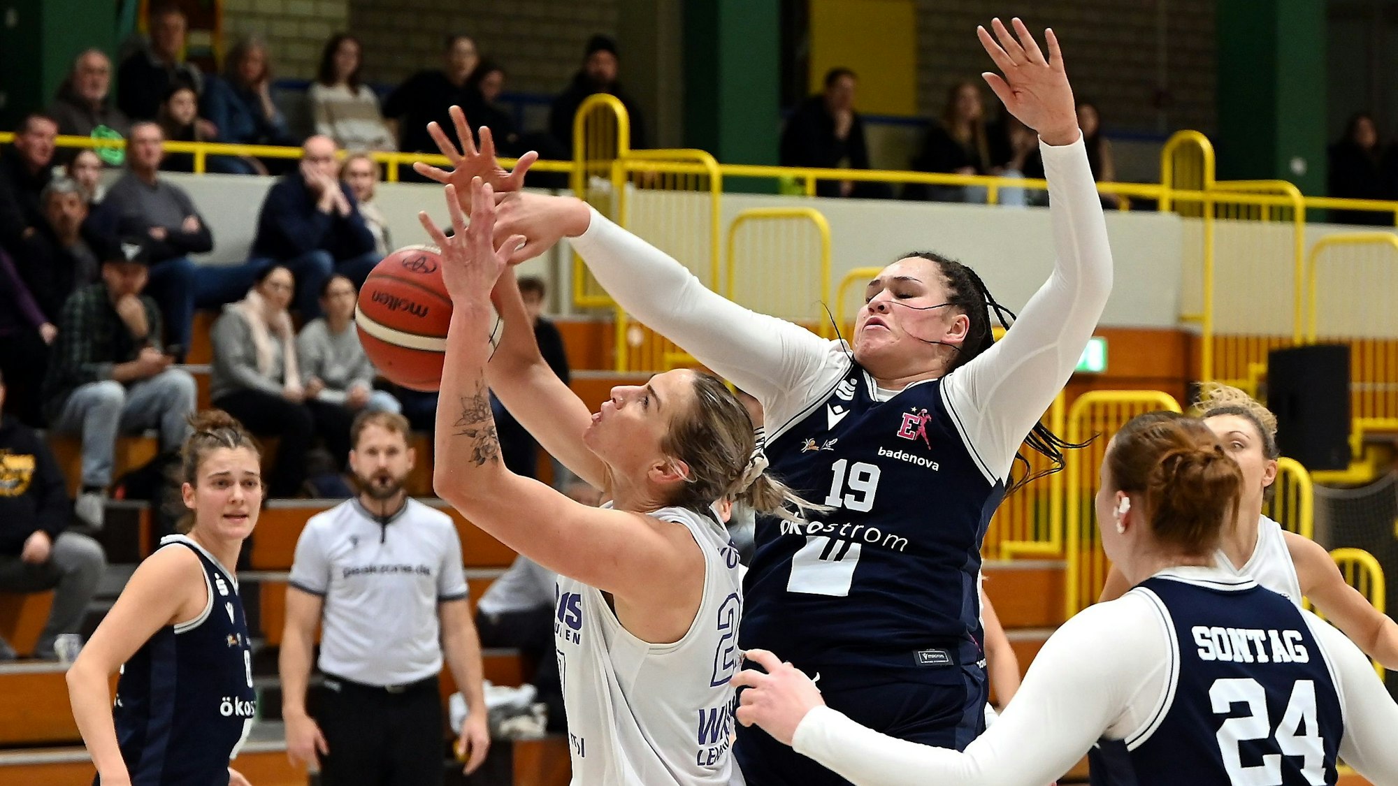 07.12.2024, Basketball-Wings Leverkusen-Freiburg
links: Lisa Koop (Wings)
Foto: Uli Herhaus