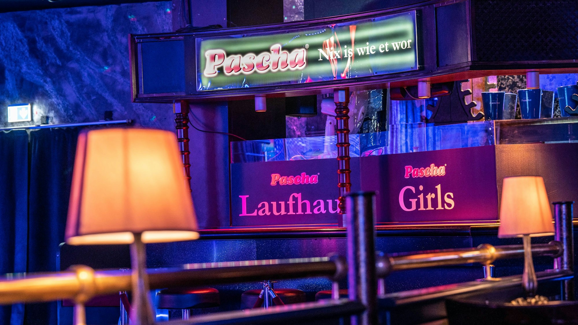 Der renovierte Tabledance-Bereich des Bordells.