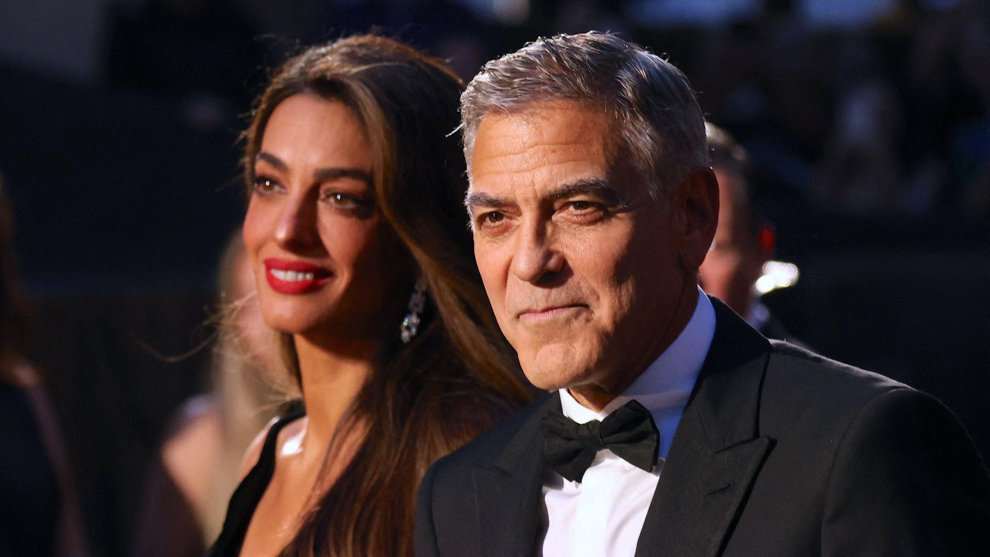 George Clooney und Ehefrau Amal Clooney (hier bei den Albie Awards) sind offenbar in einem Restaurant in Düsseldorf überraschend aufgetaucht.
