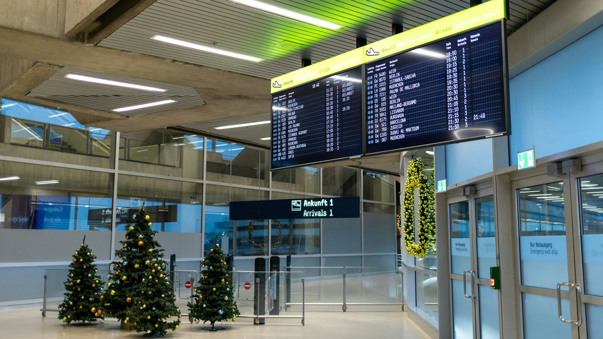 Ankunft eins am Flughafen Köln/Bonn.