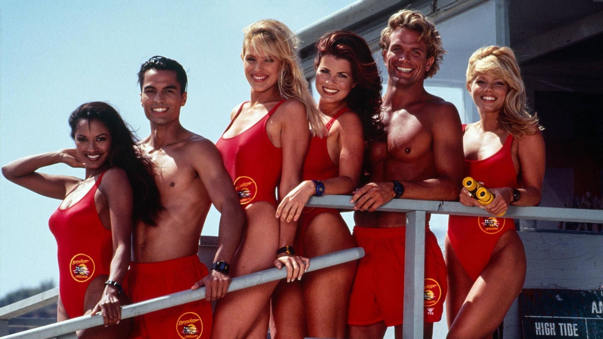 Traci Bingham, Jose Solano, Gena Lee Nolin, Yasmine Bleeth, David Chokachi und Donna D'Errico gehörten zu den vielen Schauspielerinnen und Schauspielern des TV-Dauerbrenners Baywatch.