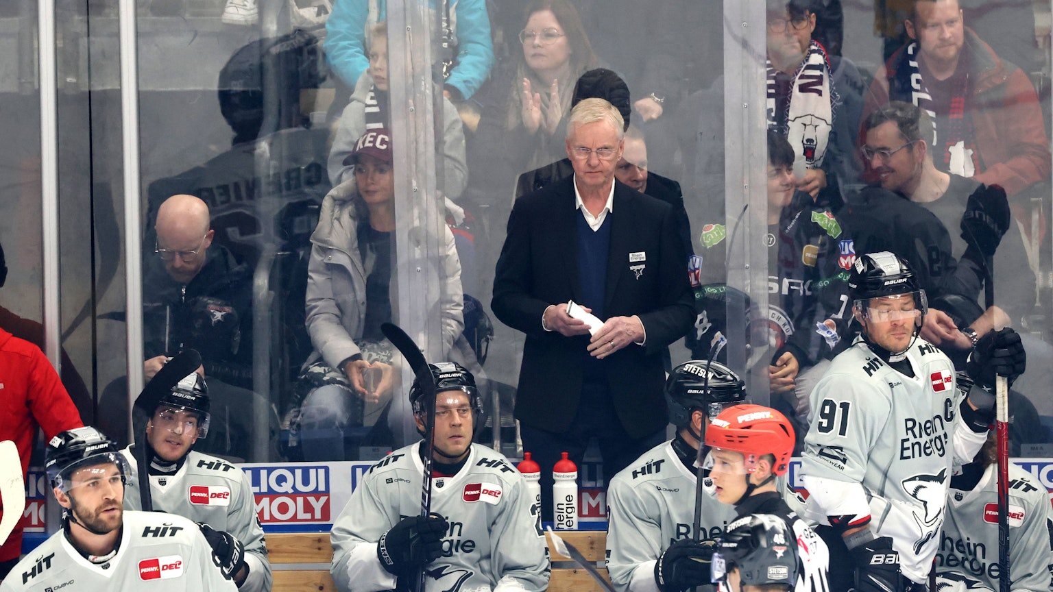 Trainer Kari Jalonen beim Spiel am 06. Dezember 2024 gegen die Eisbären Berlin. (Archivbild)