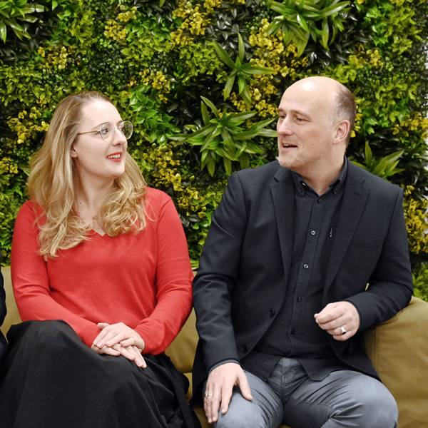 Roman Schulte (v.l.), Katharina Dröge und Sven Lehmann in der Kölner Kreisgeschäftsstelle der Grünen – Nyke Slawik war per Videokonferenz zugeschaltet.