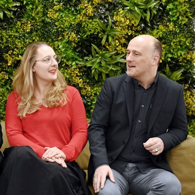 Roman Schulte (v.l.), Katharina Dröge und Sven Lehmann in der Kölner Kreisgeschäftsstelle der Grünen – Nyke Slawik war per Videokonferenz zugeschaltet.