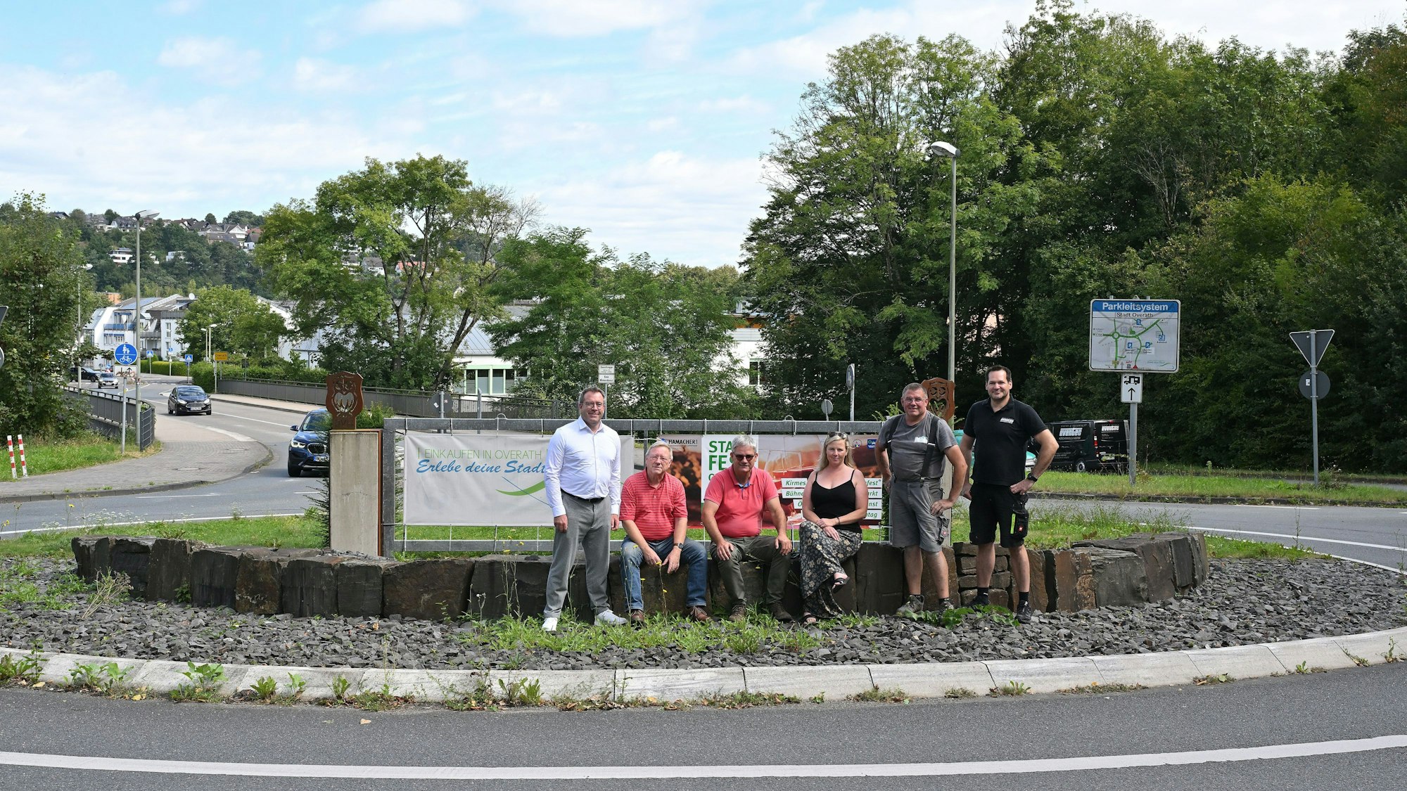 Protest gegen den Rückbau. Treff am Kreisel K 25 (Cyriax) mit erbosten Overathern