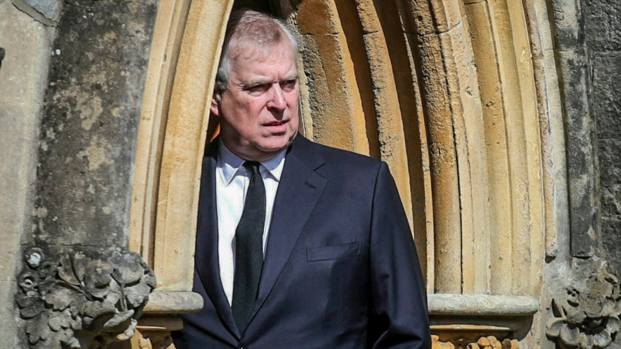 Der britische Prinz Andrew, Herzog von York, erscheint in der königlichen Kapelle in Windsor nach der Bekanntgabe des Todes seines Vaters.