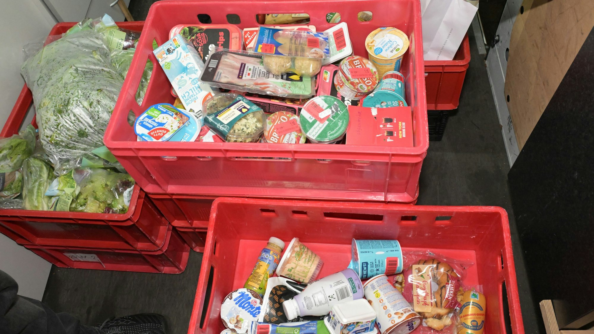 Milch, Schinken, Quark und vieles mehr wird an die Menschen gespendet.