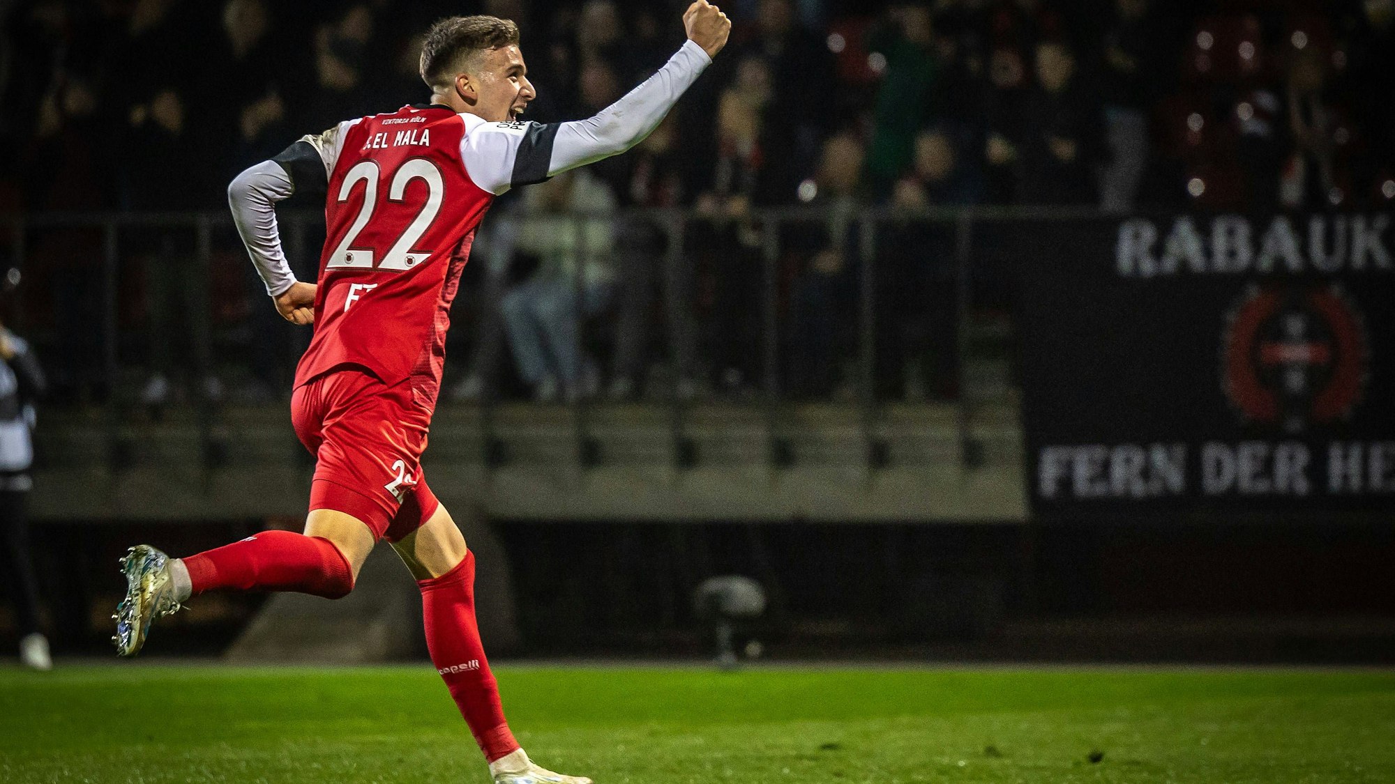 3. Liga: FC Viktoria Köln - VfB Stuttgart II, 01.11.2024 Jubel zum 1:0 durch Said El Mala FC Viktoria Köln, 22 Köln, 1.11.2024, 13. Spieltag der 3. Fußball-Liga, FC Viktoria Köln - VfB Stuttgart II im Sportpark Hoehenberg in Köln. Die DFL-Bestimmungen verbieten die Verwendung von Fotografien als Bildsequenzen und / oder Quasi-Videos. *** 3 Liga FC Viktoria Köln VfB Stuttgart II, 01 11 2024 Cheers for 1 0 by Said El Mala FC Viktoria Köln, 22 Cologne, 1 11 2024, 13 matchday of the 3 Football League, FC Viktoria Köln VfB Stuttgart II at the Hoehenberg Sports Park in Cologne The DFL regulations prohibit the use of photographs as image sequences and or quasi videos Copyright: xBEAUTIFULxSPORTS/LeahxKohringx