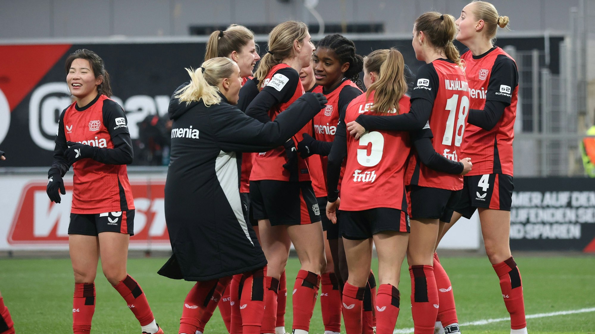 Schlussjubel um Delice Boboy Leverkusen, M, Leverkusen, Germany 14.12.2024, Frauen Bundesliga, 12. Spieltag, Bayer 04 Leverkusen - SC Freiburg.. *** Final celebration for Delice Boboy Leverkusen, M , Leverkusen, Germany 14 12 2024, Womens Bundesliga, Matchday 12, Bayer 04 Leverkusen SC Freiburg