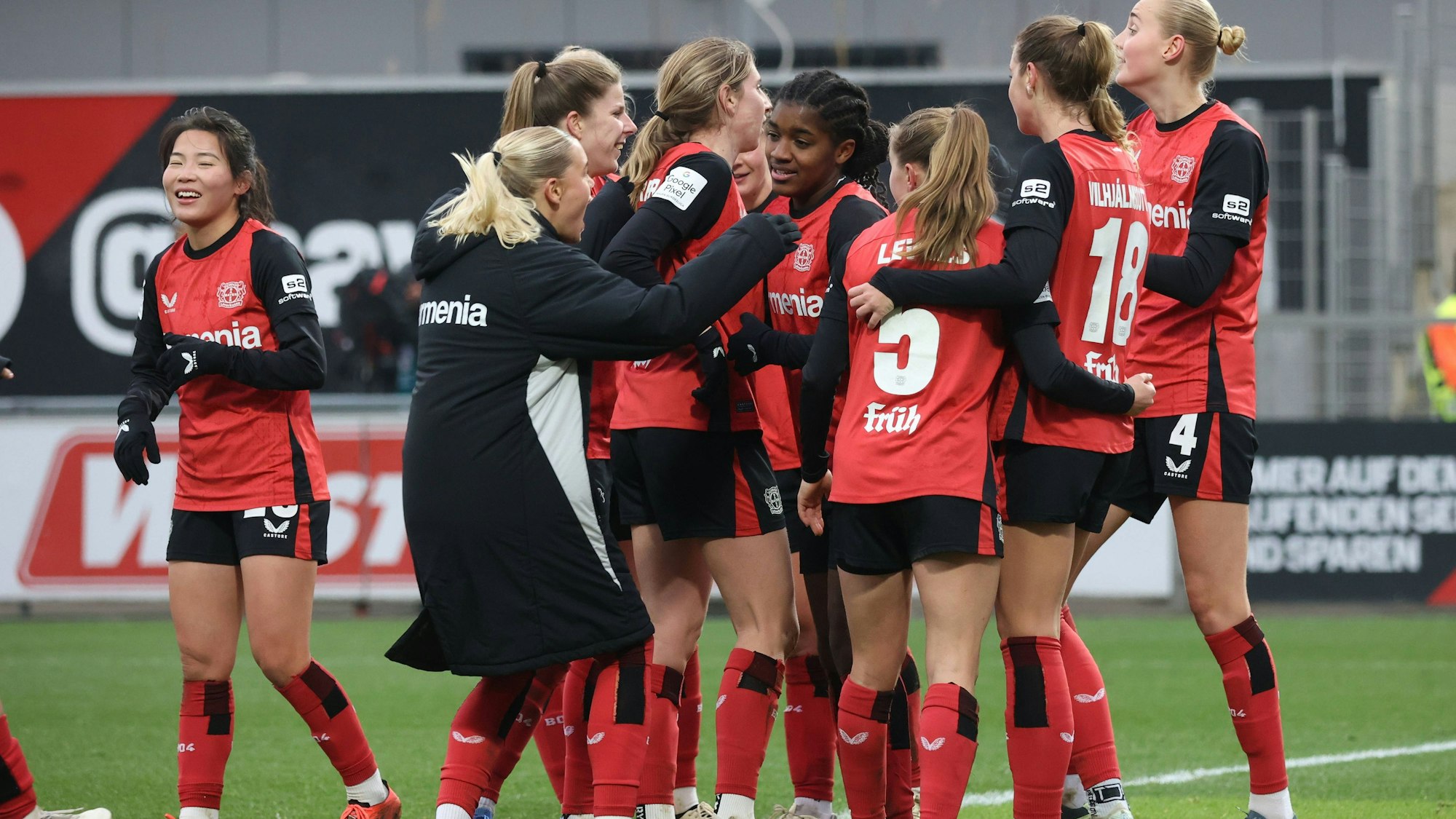 Schlussjubel um Delice Boboy Leverkusen, M, Leverkusen, Germany 14.12.2024, Frauen Bundesliga, 12. Spieltag, Bayer 04 Leverkusen - SC Freiburg.. *** Final celebration for Delice Boboy Leverkusen, M , Leverkusen, Germany 14 12 2024, Womens Bundesliga, Matchday 12, Bayer 04 Leverkusen SC Freiburg
