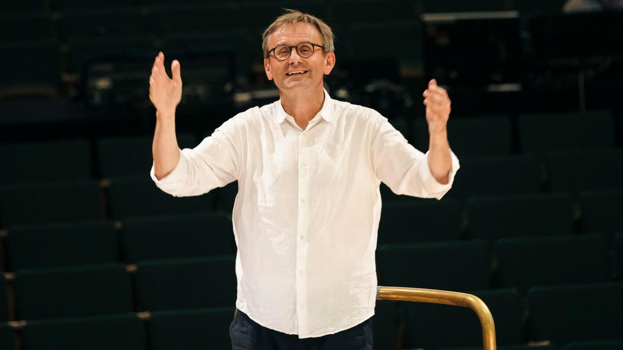 SIMON HALSEY 27.06.2022
Dirigent WDR Rundfunkchor
Probe mit dem WDR Rundfunkchor im KVB Saal
Foto:WDR/Ben Knabe