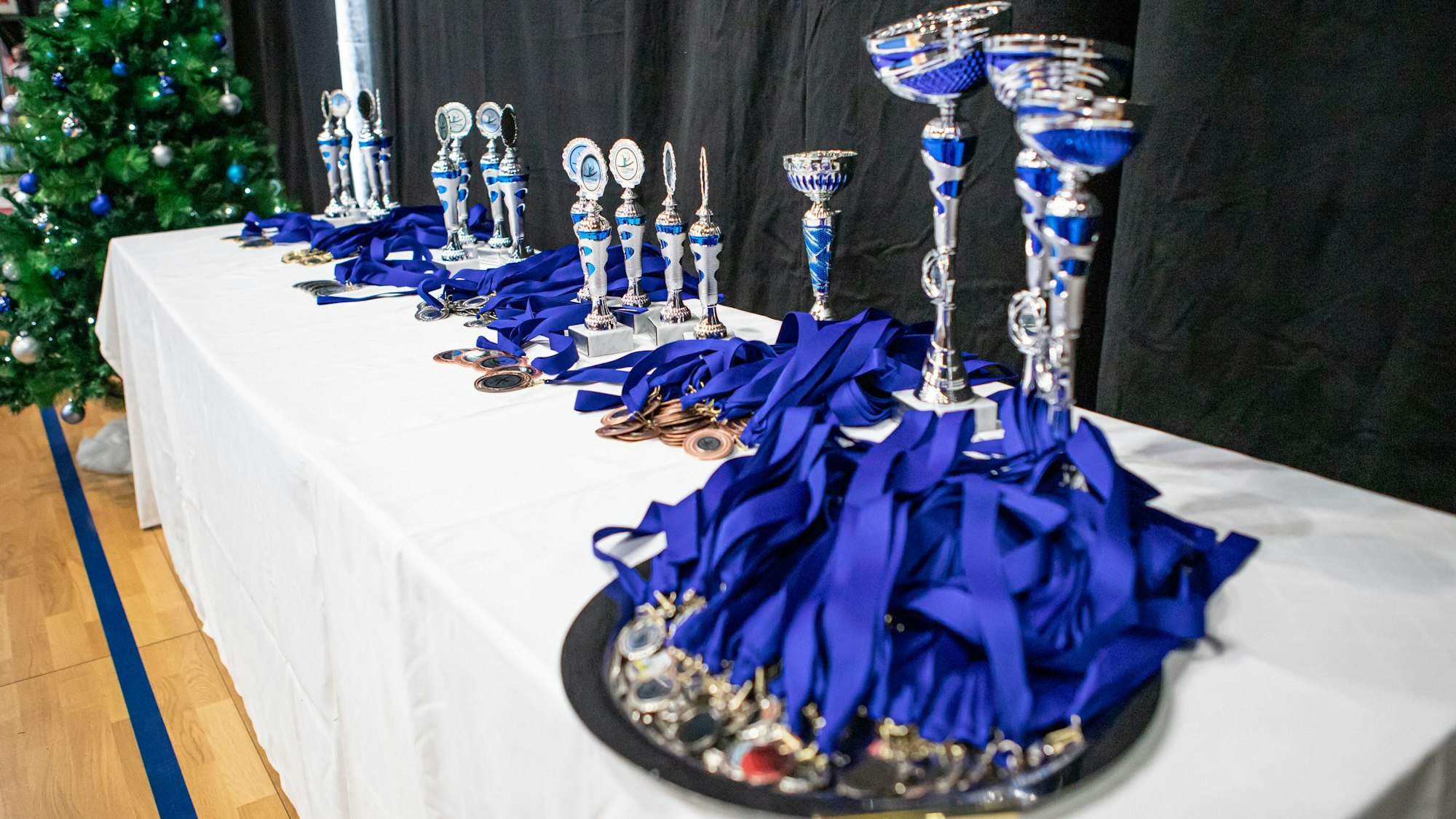 Pokale auf einem Tisch