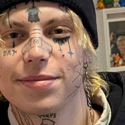 Wer hat den Ian Gabor G. gesehen? Der Vermisste hat auffällige Tattoos im Gesicht.