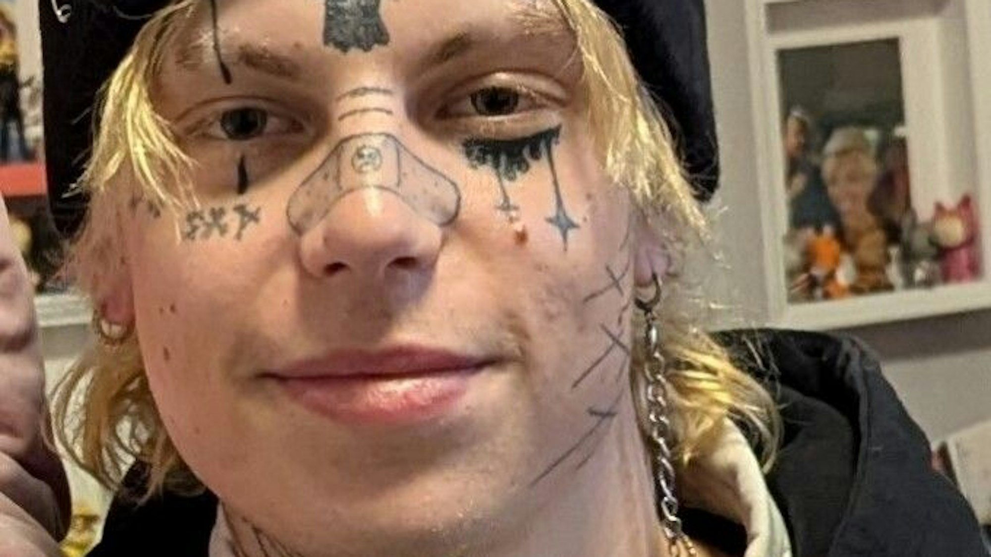 Wer hat den Ian Gabor G. gesehen? Der Vermisste hat auffällige Tattoos im Gesicht.