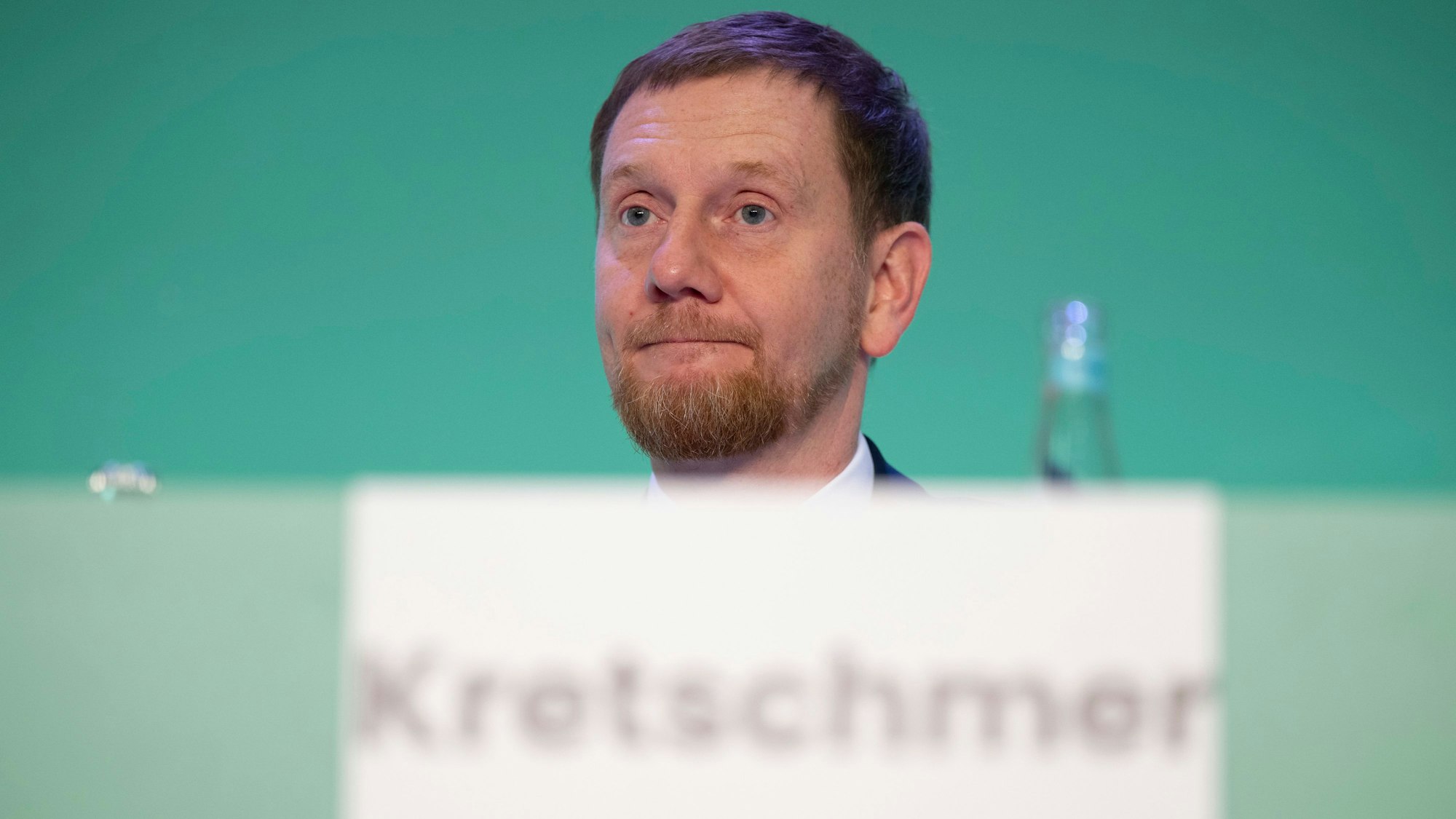 Michael Kretschmer (CDU), Ministerpräsident von Sachsen, nimmt am Landesparteitag seiner Partei teil. Die sächsische Union stimmt auf dem Parteitag über den Koalitionsvertrag zur Bildung einer Minderheitsregierung mit der SPD ab. (Archivbild)
