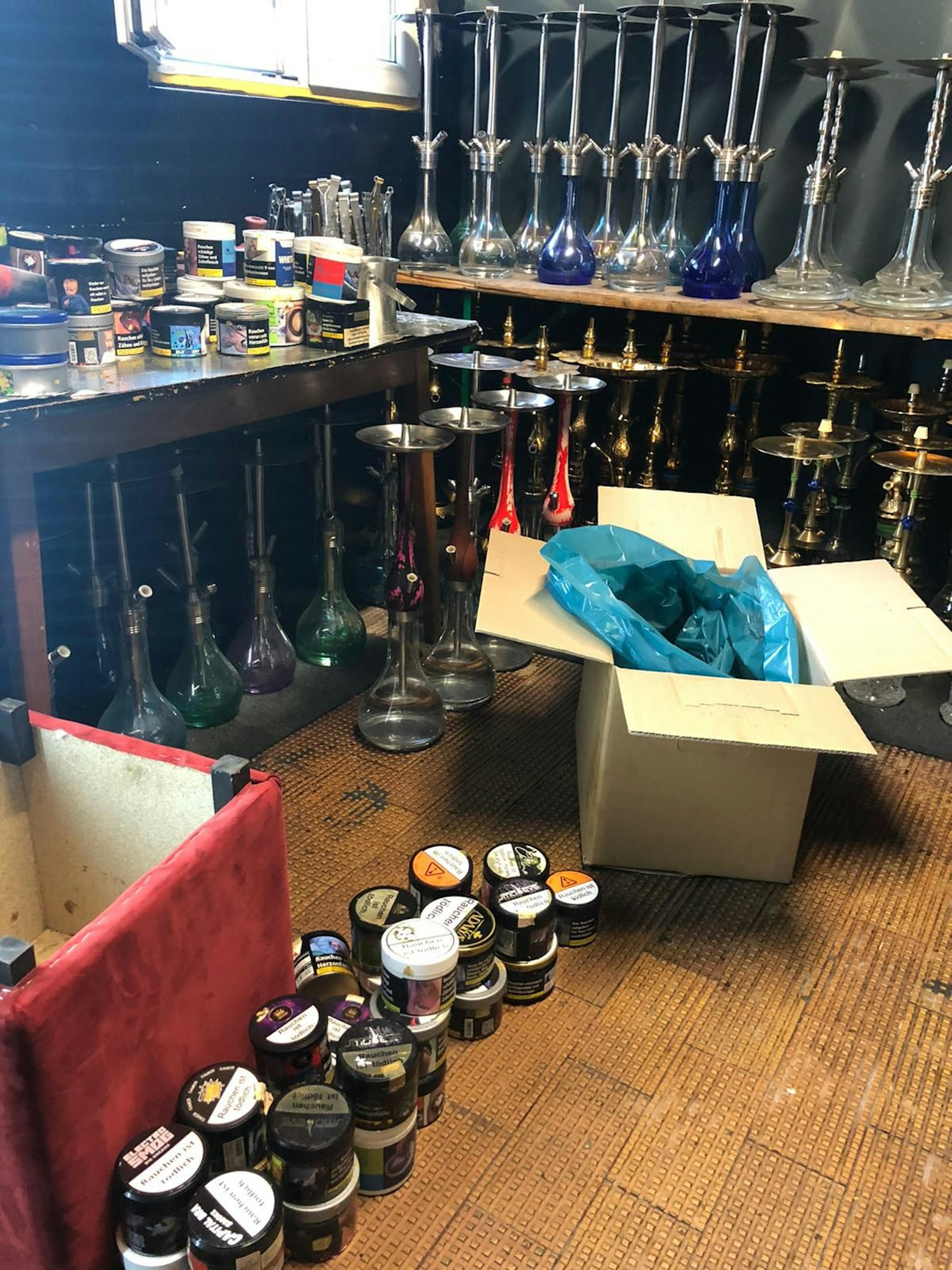 Archivbild Zollkontrolle in einer Shisha-Bar