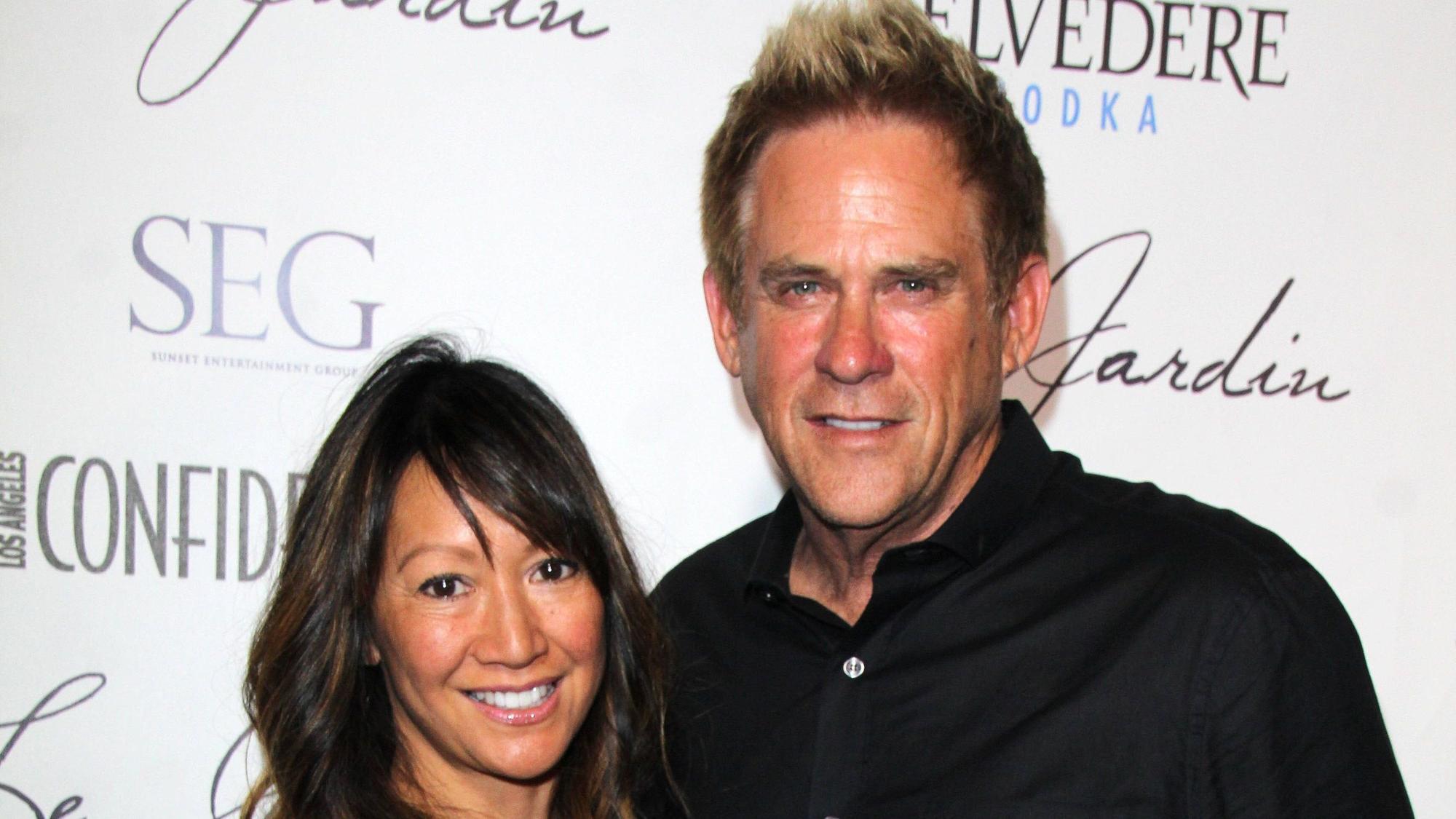Michael Dudikoff mit seiner Frau Belle bei einer Restauranteröffnung.