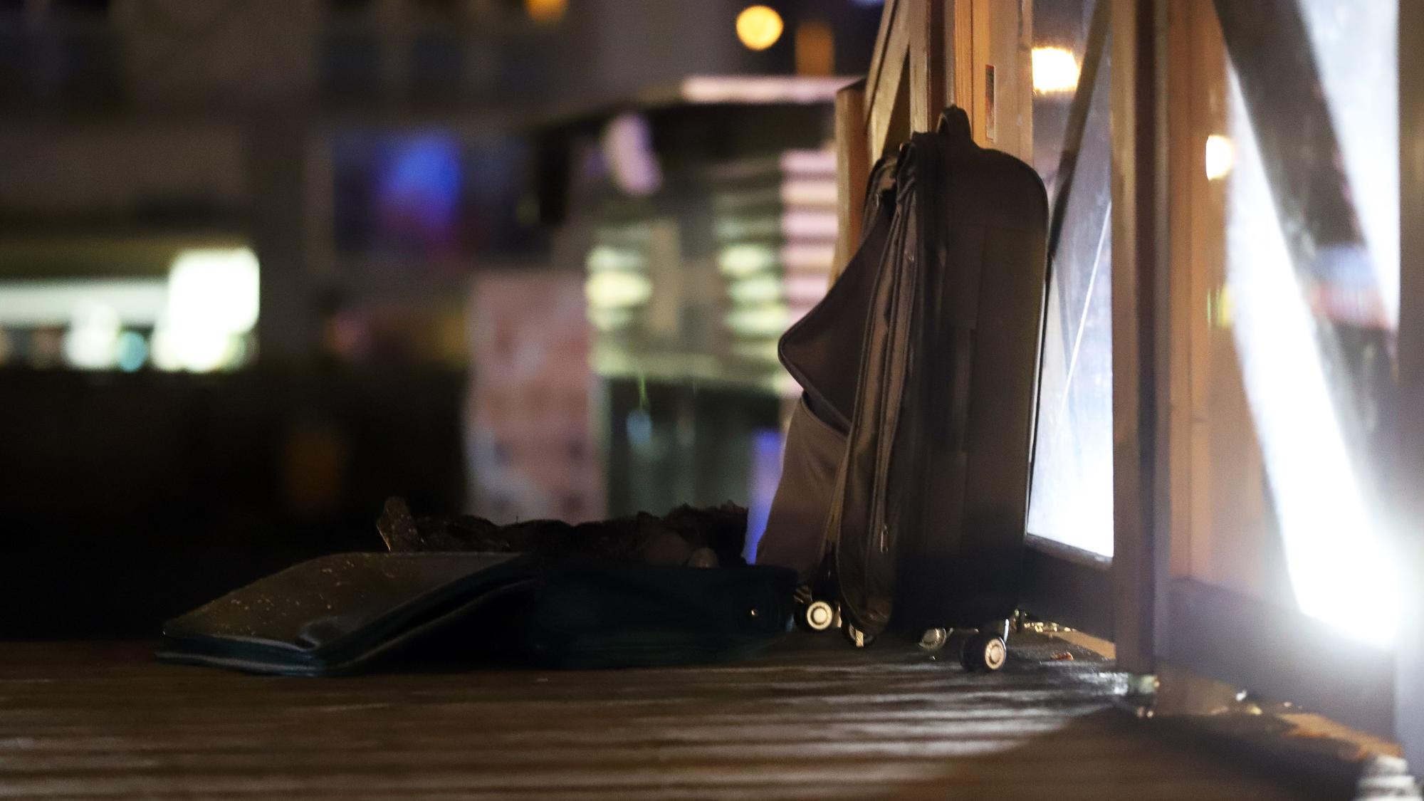 Der vom Kampfmittelräumdienst geöffnete Koffer auf dem Heumarkt.