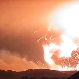 Ein Video in den sozialen Netzwerken soll die Explosion nahe der syrischen Küstenstadt Tartus zeigen.