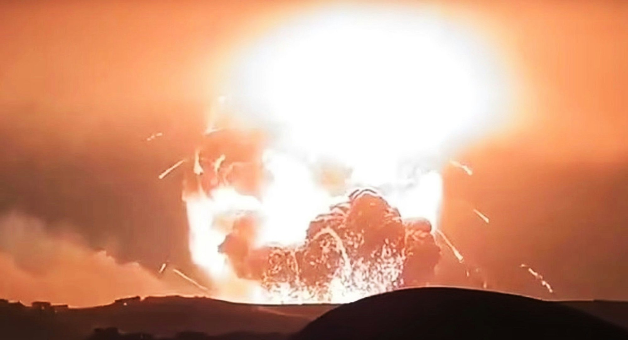 Ein Video in den sozialen Netzwerken soll die Explosion nahe der syrischen Küstenstadt Tartus zeigen.