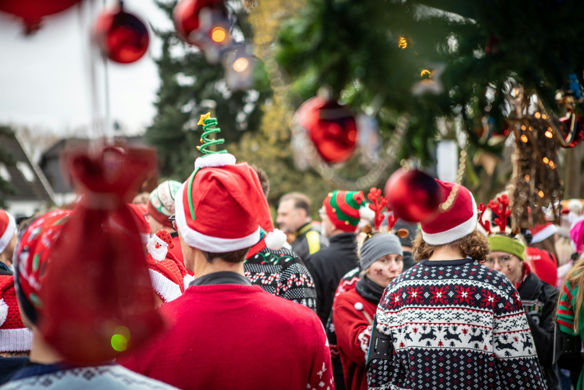 Der Lauf ist immer ein Spektakel.Startschuss mittels Weihnachtsglocke.