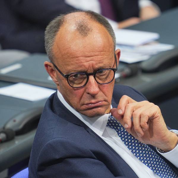 16.12.2024, Berlin: Friedrich Merz, CDU-Vorsitzender und Vorsitzender der CDU-/CSU-Bundestagsfraktion, hört der Aussprache nach der Vertrauensfrage von Bundeskanzler Scholz zu. Nach dem Aus der Ampel-Koalition stellt Bundeskanzler Scholz im Bundestag die Vertrauensfrage, um eine Neuwahl am 23. Februar 2025 herbeizuführen. Foto: Michael Kappeler/dpa +++ dpa-Bildfunk +++