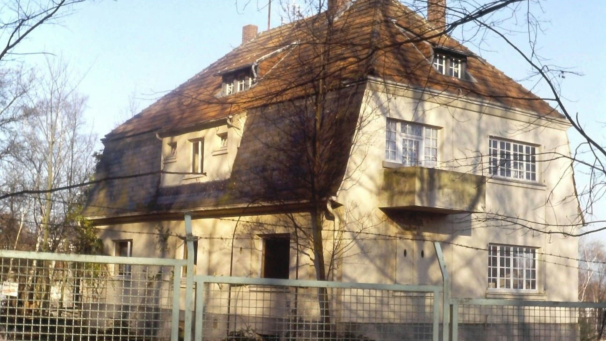 Blick auf die alte Villa im Phantasialand, in der Nina Halberkann und ihre Eltern damals noch wohnten.