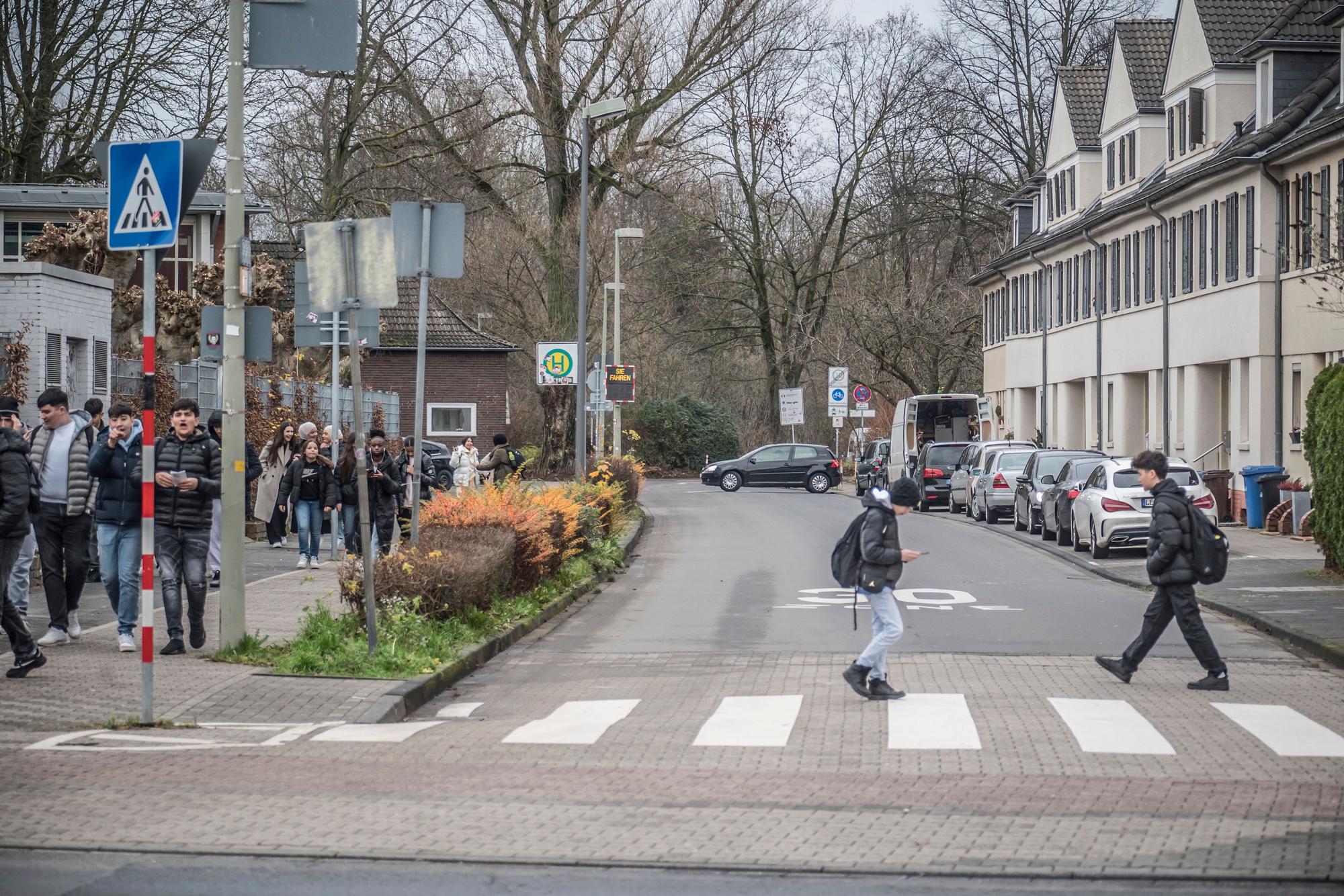 Ein Plan sieht vor, dass Autos über die Straße Am Stadtpark und über die Dhünn zu den geplanten Vip-Parkplätzen fahren sollen. Foto: Ralf Krieger