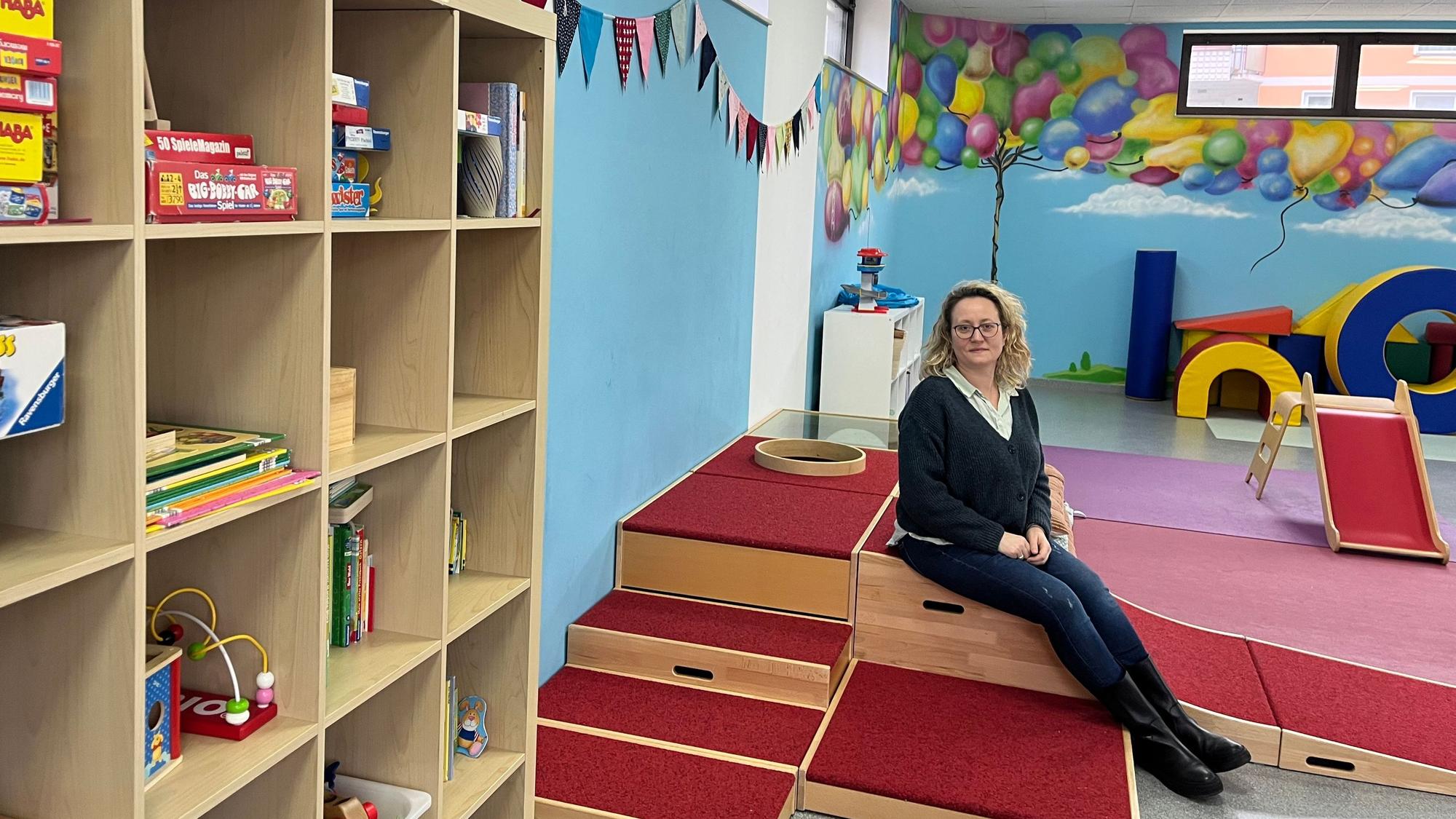 Tünde Licz-Egharevba in den Räumen der Kintawelt in Alkenrath, in denen es auch Co-Working-Arbeitsplätze gibt