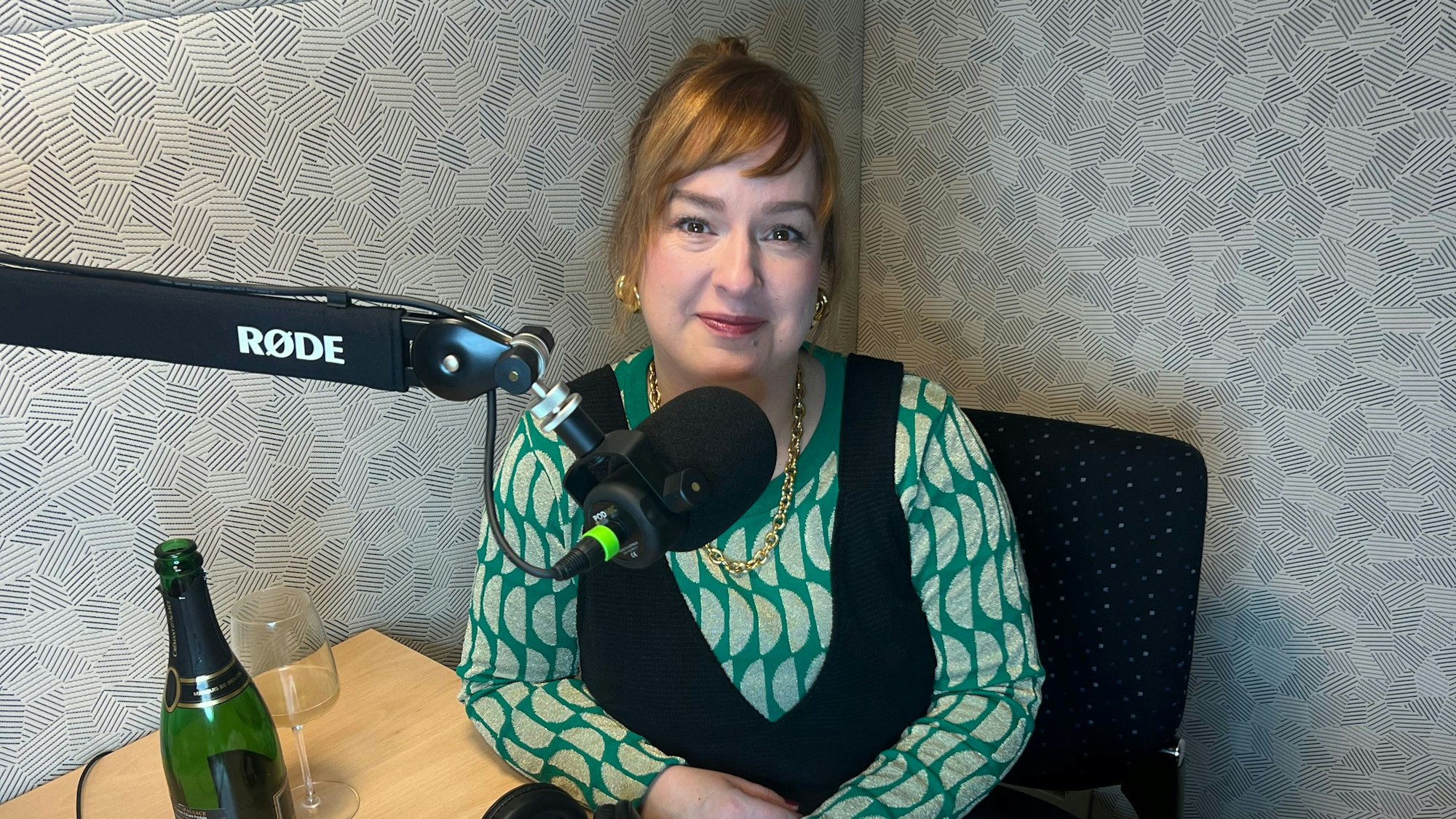 Julia Floß, Gastrokritikerin im Podcast Studio talk mit K