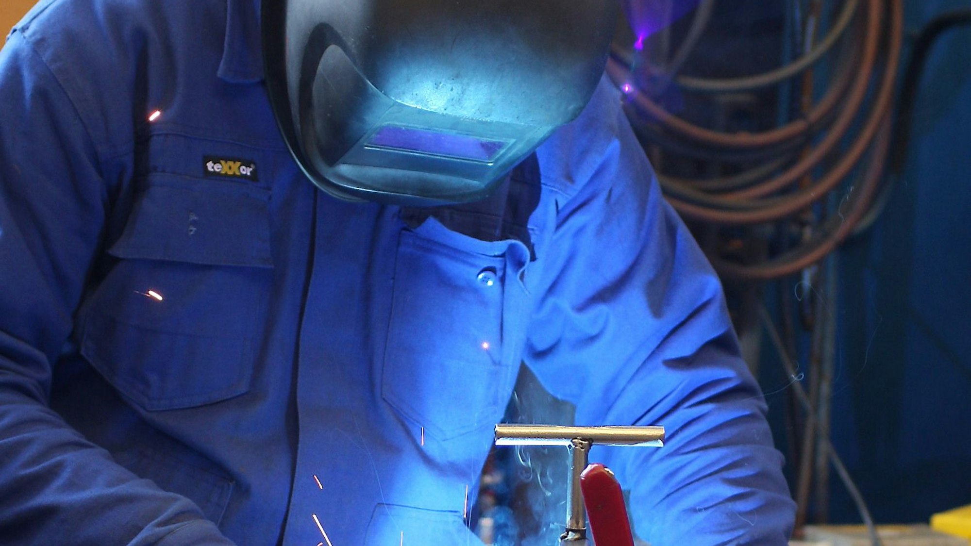 Foto: Christoph Hennes
Für "Magazin": Geschichte über von Kurzarbeit betroffene Menschen am Beispiel von Herr Kuhlen, der bei der BCK- Metallverarbeitung in Köln-Kalk davon betroffen ist!
Autorin: Susanne Rohlfing
2009-06-17
-Urheberrechtlich geschützt! Honoriert ausschließlich für den Abdruck im "Kölner Stadt-Anzeiger". Weitergabe an Dritte nur nach Absprache mit dem Urheber!!-