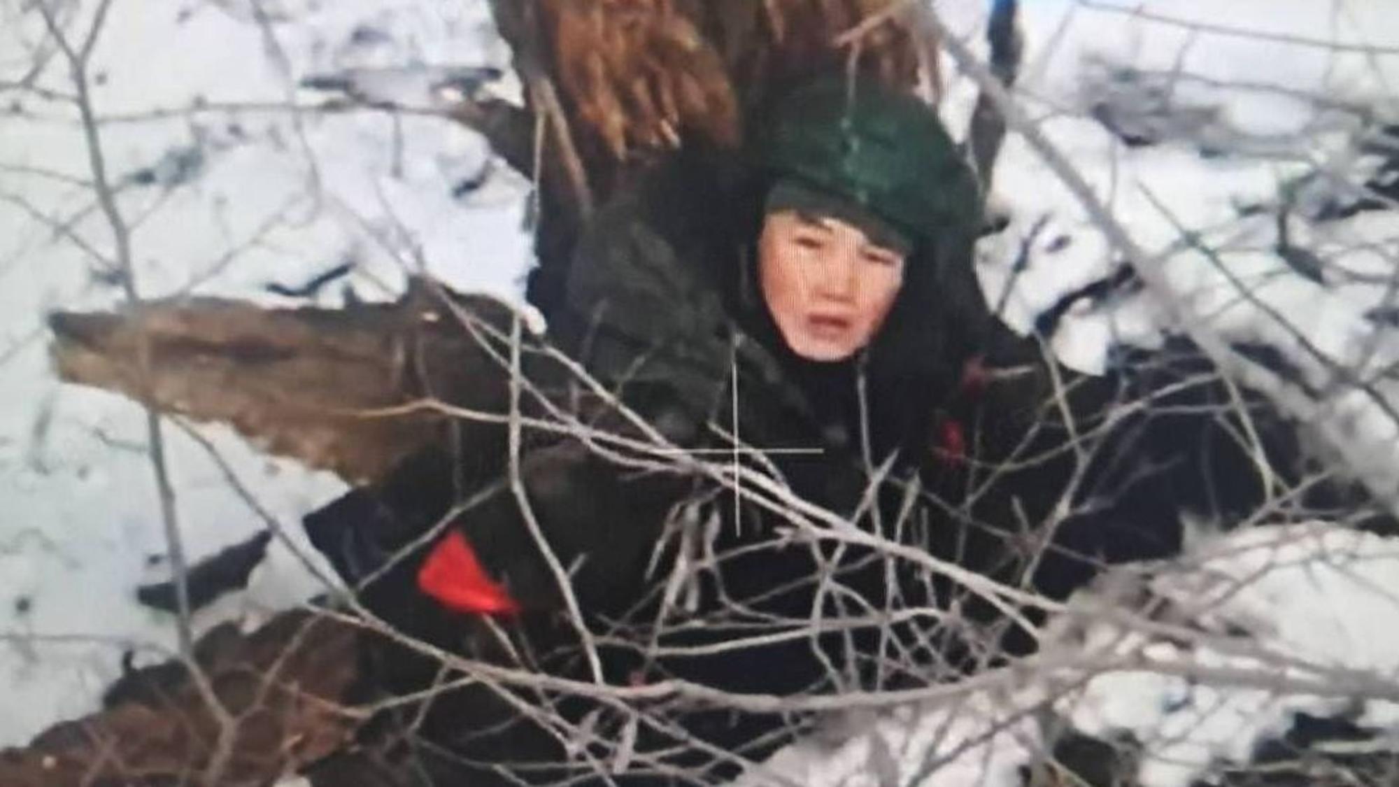 Eine vom ukrainischen Präsidenten Wolodymyr Selenskyj veröffentlichte Aufnahme soll einen nordkoreanischen Soldaten in der russischen Region Kursk zeigen.