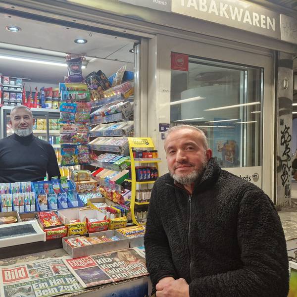 Die Gebrüder Yilmaz betreiben seit rund 30 Jahren den Kiosk an der Haltestelle Kalk-Post.