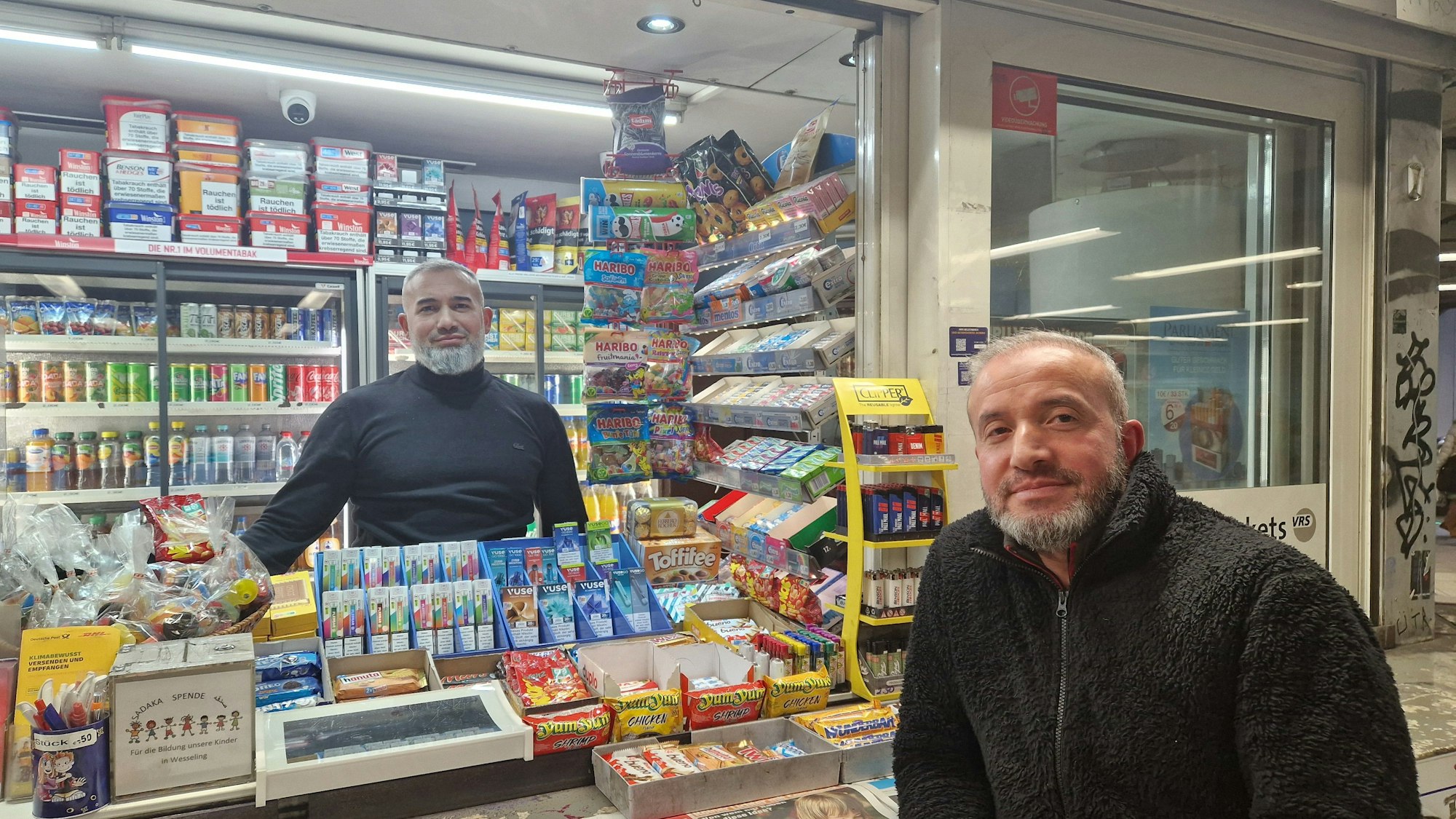 Die Gebrüder Yilmaz betreiben seit rund 30 Jahren den Kiosk an der Haltestelle Kalk-Post.