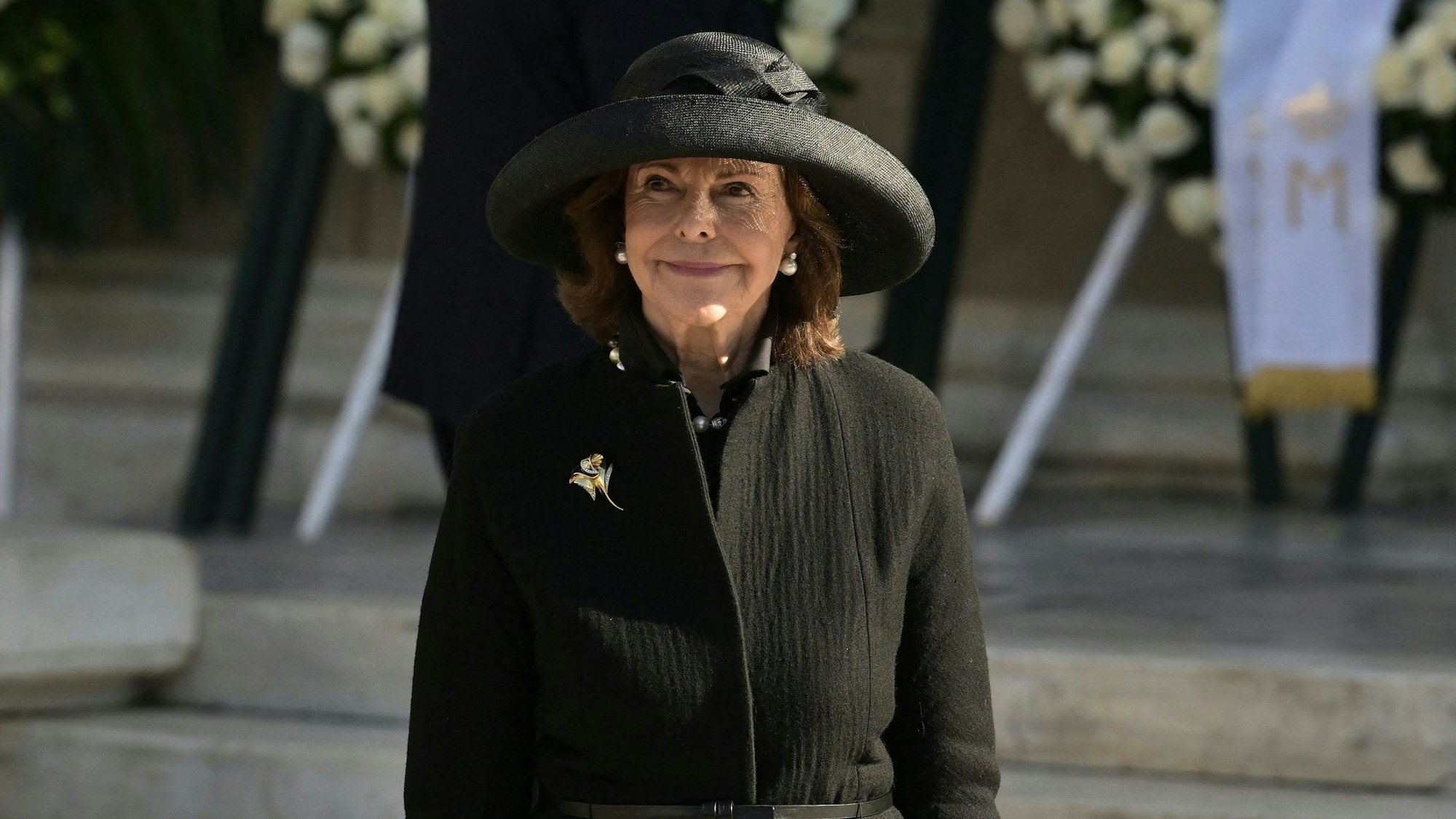 Königin Silvia von Schweden bei der Trauerfeier des ehemaligen griechischen Königs Konstantin II. in der Kathedrale von Athen.