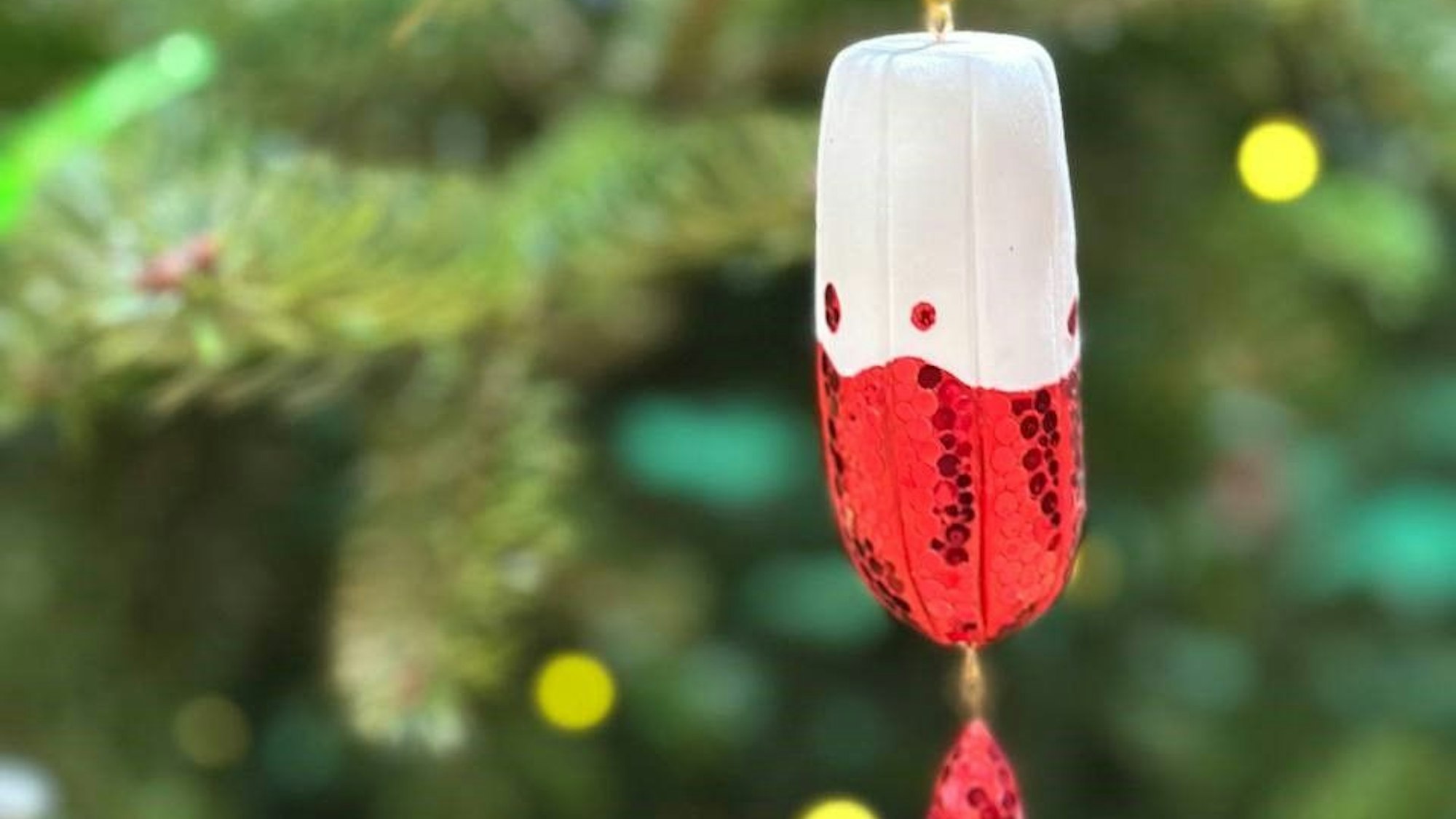 Tampon als Baumschmuck bei den Grünen