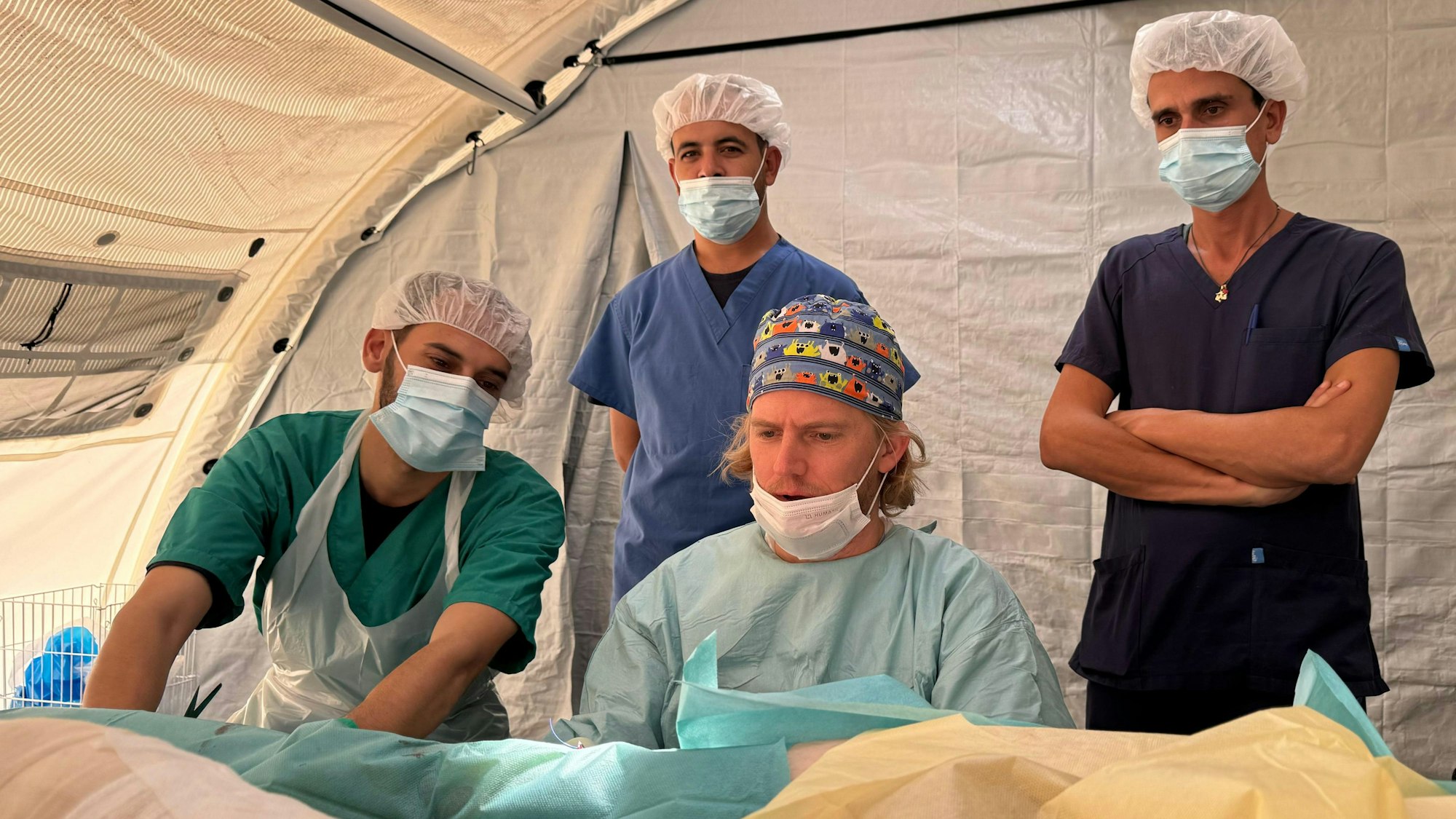 Dr. Jan Wynands operiert mit lokalem medizinischen Personal täglich bis zu zehn Patientinnen und Patienten.