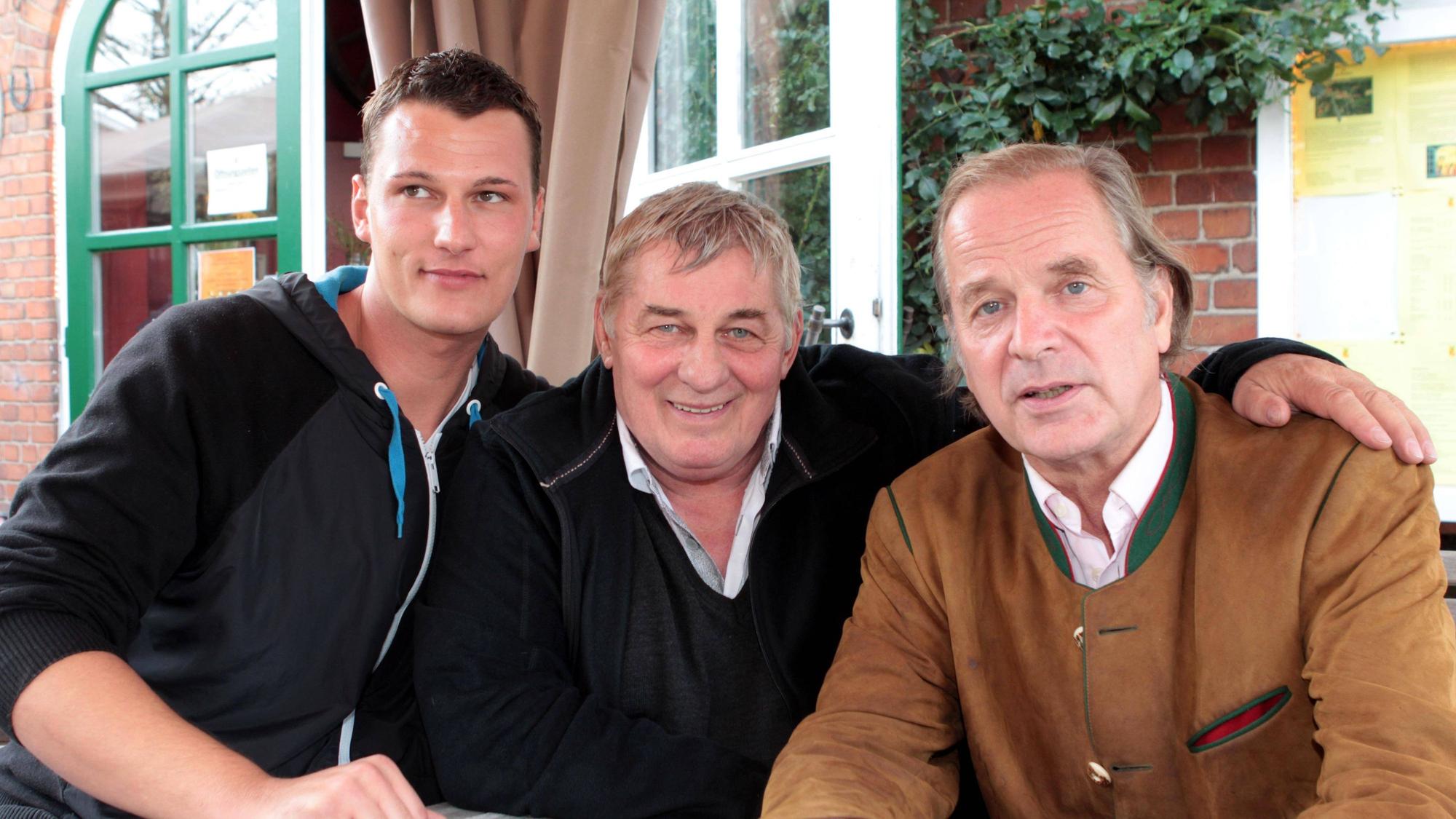 Lucas und Heinz Hoenig mit Baron Enno von Ruffin, Ex-Mann von Vicky Leandrosbei der Pressekonferenz zum Weihnachtsmarkt 2014 auf Gut Basthorst.