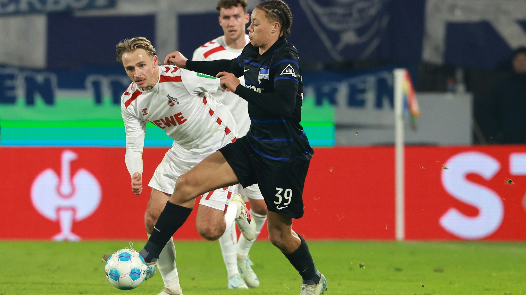 1. FC Köln vs. Hertha BSC Berlin, DFB-Pokal, 3. Runde, Achtelfinale, 04.12.2024, 18.00 Uhr, links: Mathias Olesen, Bild: Herbert Bucco