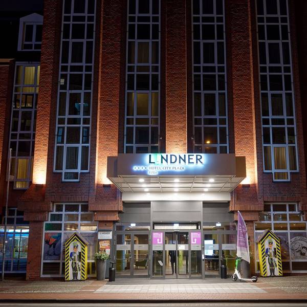 Das Gebäude des Lindner Hotel City Plaza liegt in der Kölner Innenstadt in der Nähe des Friesenplatzes.