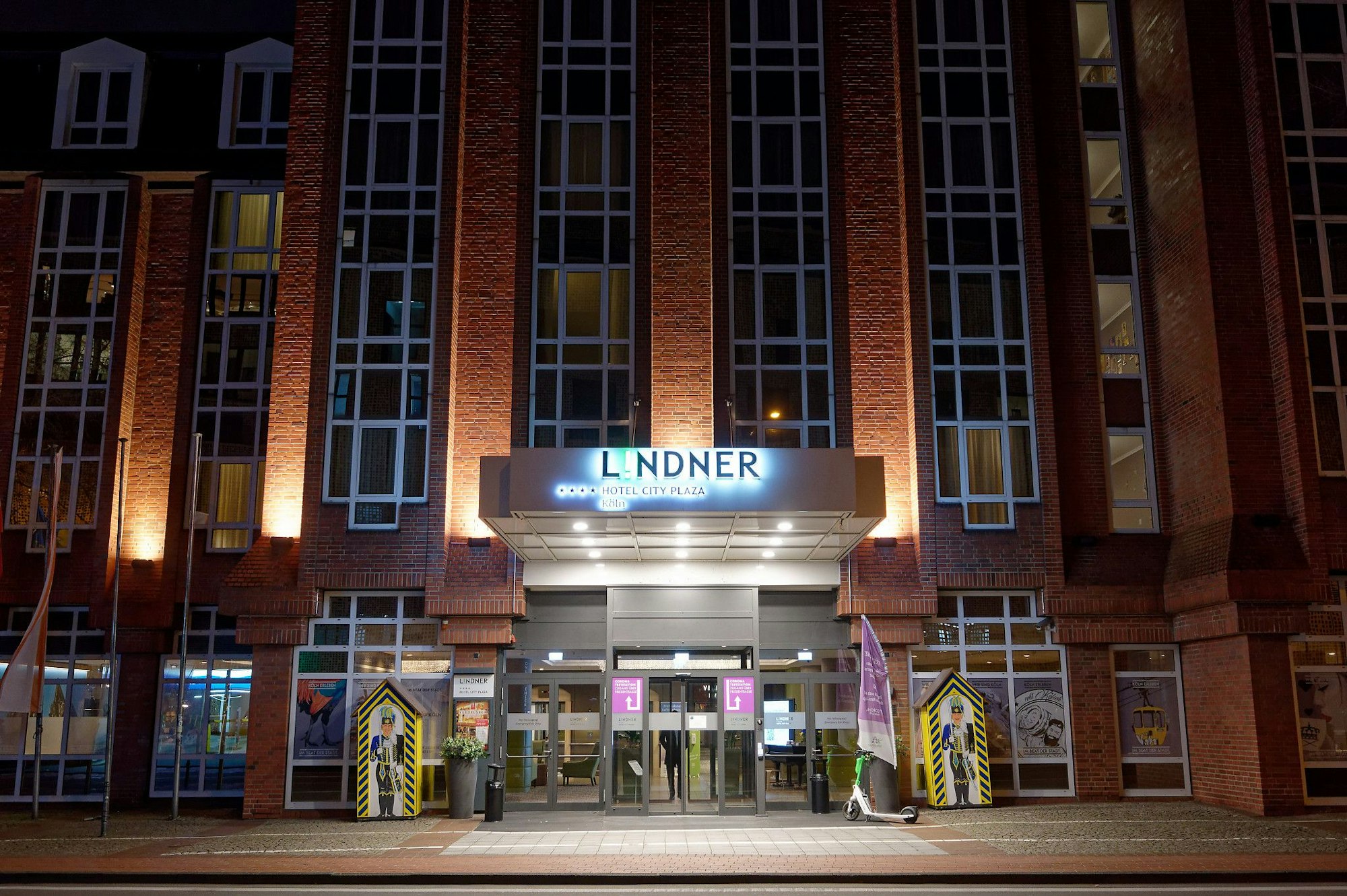Das Gebäude des Lindner Hotel City Plaza liegt in der Kölner Innenstadt in der Nähe des Friesenplatzes.