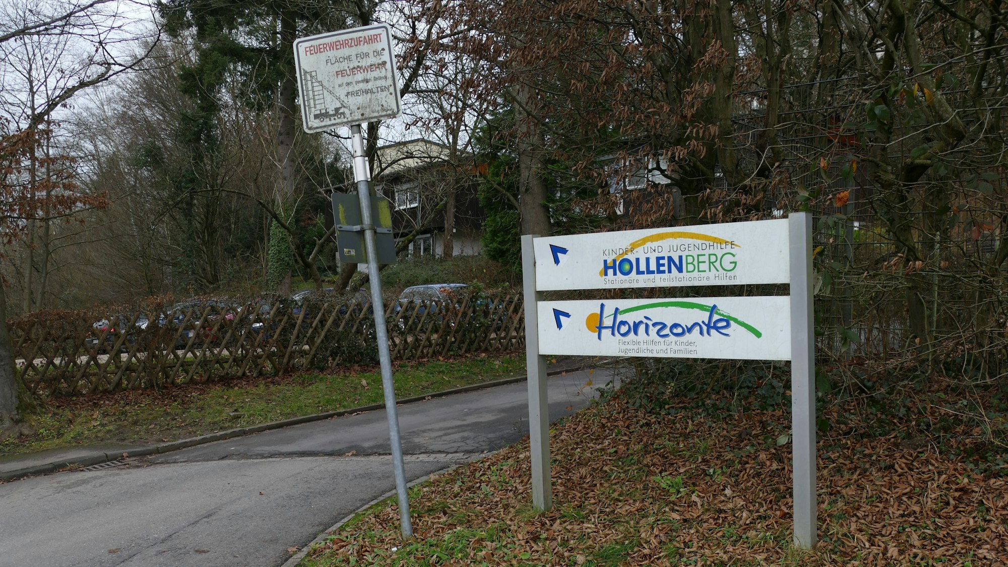 Schild der Kinder- und Jugendhilfe Hollenberg in Lohmar.