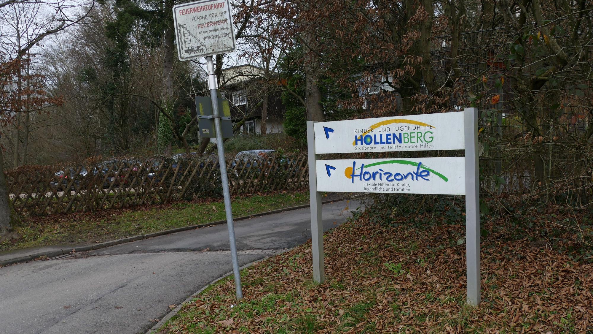Das Schild der Kinder- und Jugendhilfe Hollenberg in Lohmar.